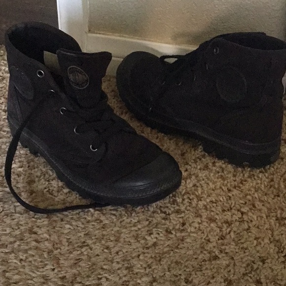 palladium canvas shoes